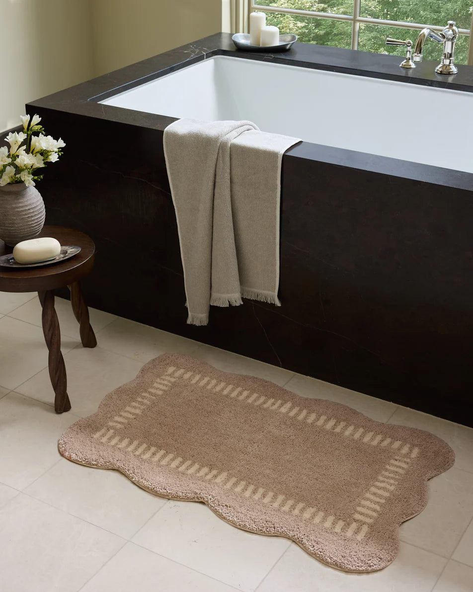 Valerie Area Rug in by Loloi