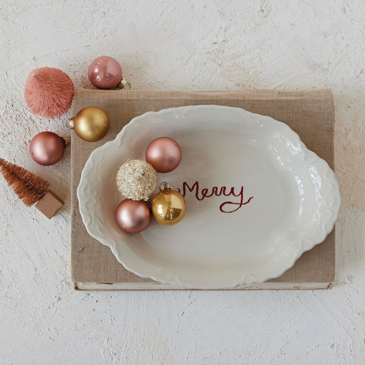"Merry" Platter with Scalloped Edge