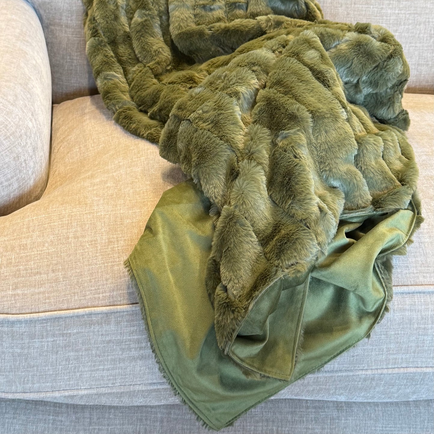 Green Faux Fur Ribbed Throw with Velvet Back