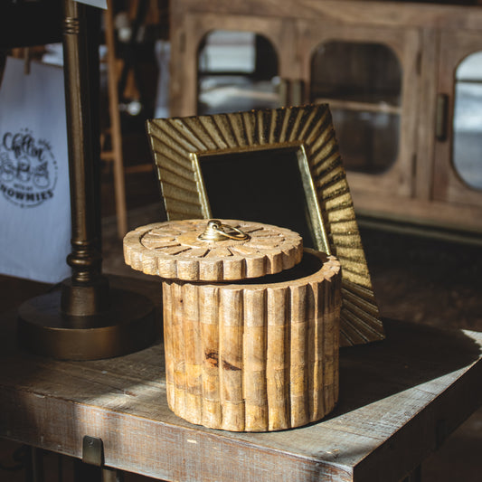 Mango Wood Box w Lid & Metal Pull